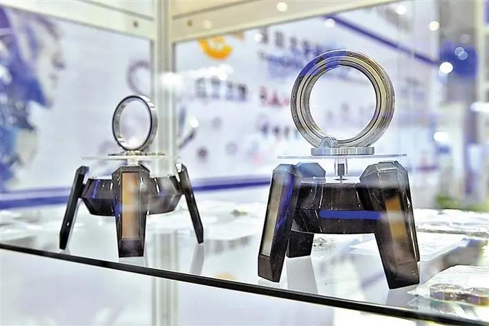 大華軸承 搶抓“互聯(lián)”機(jī)遇 產(chǎn)銷逆勢上揚(yáng) 大華軸承 搶抓“互聯(lián)”機(jī)遇 產(chǎn)銷逆勢上揚(yáng)